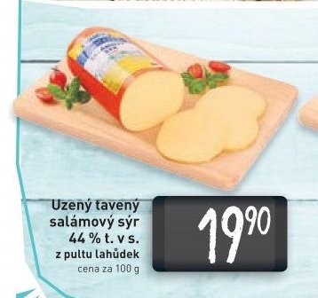 Uzený tavený salámový sýr 44 % t. v s. z pultu lahůdek