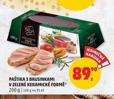 Paštika s brusinkami v zelené keramické formě