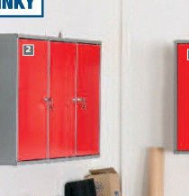 Skříň závěsná třídílná - UNI HOBBY akcniletaky.com