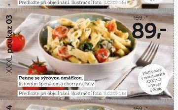 Penne se sýrovou omáčkou, listovým špenátem a cherry rajčaty
