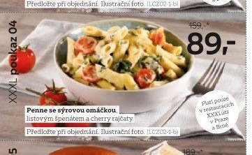 Penne se sýrovou omáčkou, listovým špenátem a cherry rajčaty