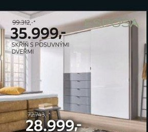 Skříň s posuvnými dveřmi