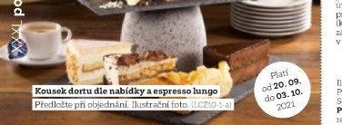 Kousek dortu dle nabídky a espresso lungo