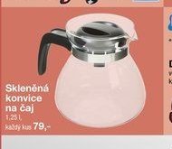 Skleněná konvice na čaj