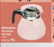 Skleněná konvice na čaj