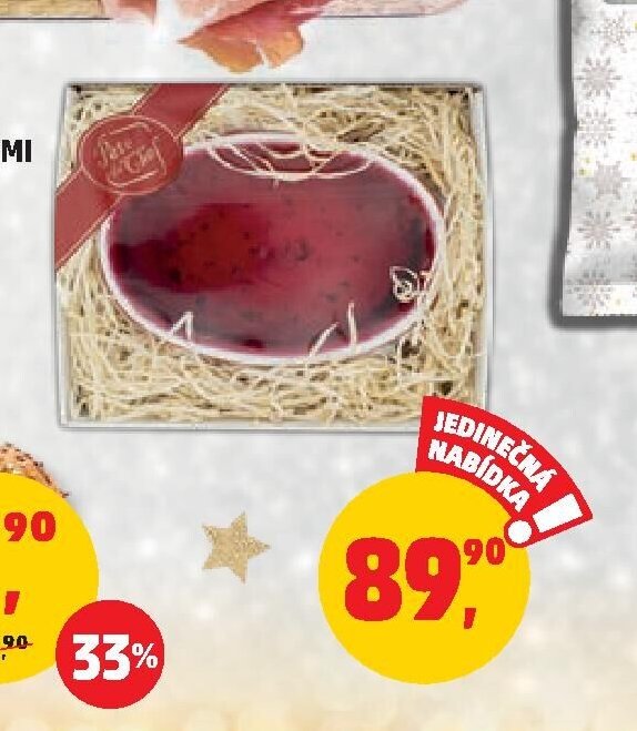 Paštika s brusinkami v červené keramické formě