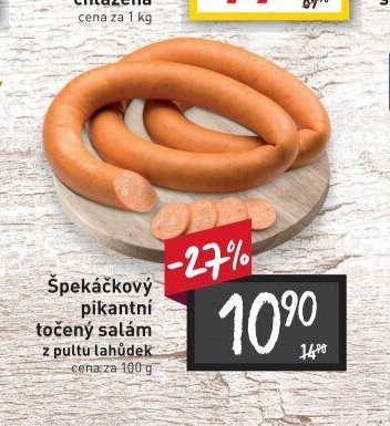 Špekáčkový pikantní točený salám z pultu lahůdek