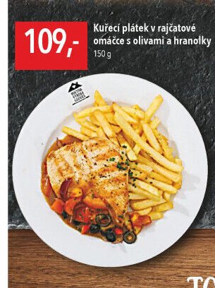 Kuřecí plátek v rajčatové omáčce s olivami a hranolky