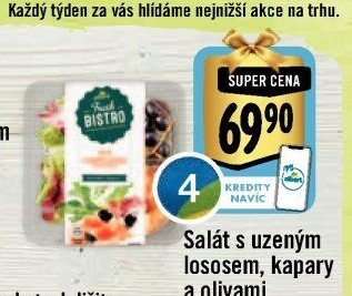 Salát s uzeným lososem, kapary a olivami Albert Fresh Bistro