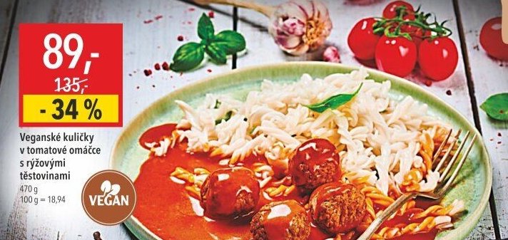 Veganské kuličky v tomatové omáčce s rýžovými těstovinami