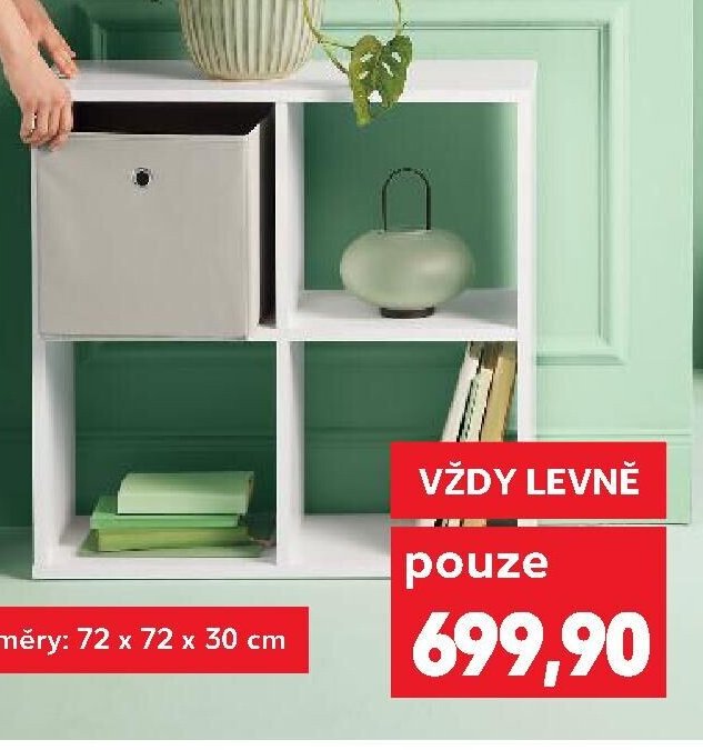 Regál se 4 policemi