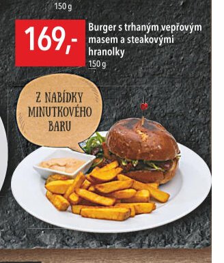 Burger s trhaným vepřovým masem a steakovými hranolky