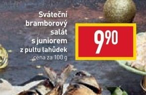 Sváteční bramborový salát s juniorem z pultu lahůdek