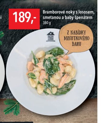 Bramborové noky s lososem, smetanou a baby špenátem
