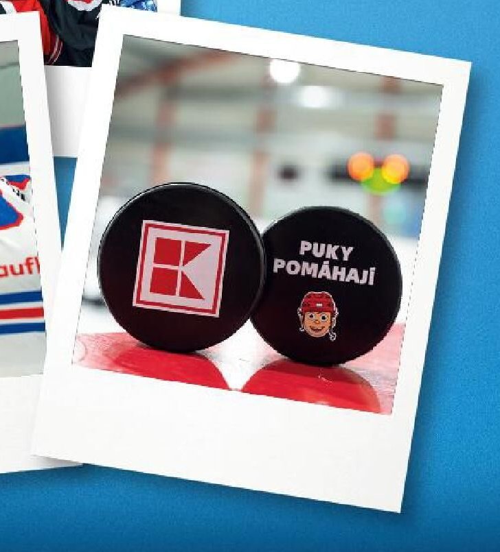 Fotografie hokejových puků Puky pomáhají