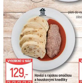 Hovězí s rajskou omáčkou a houskovými knedlíky