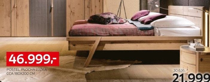 Postel, plocha lůžka cca 180x200 cm