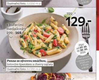 Penne se sýrovou omáčkou, listovým špenátem a cherry rajčaty