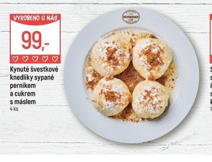 Kynuté švestkové knedlíky sypané perníkem a cukrem s máslem
