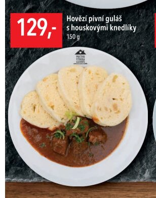 Hovězí pivní guláš s houskovými knedlíky
