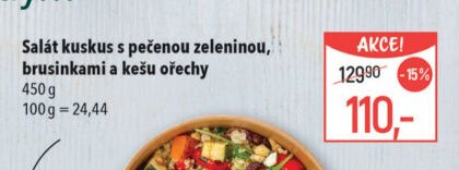 Salát kuskus s pečenou zeleninou, brusinkami a kešu ořechy