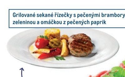 Grilované sekané řízečky s pečenými brambory, zeleninou a omáčkou z pečených paprik