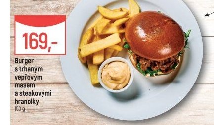 Burger s trhaným vepřovým masem a steakovými hranolky
