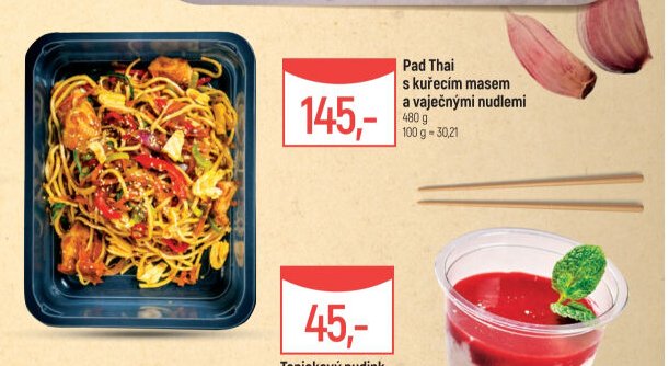Pad Thai s kuřecím masem a vaječnými nudlemi