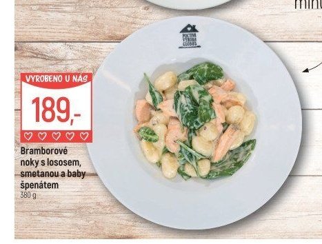 Bramborové noky s lososem, smetanou a baby špenátem