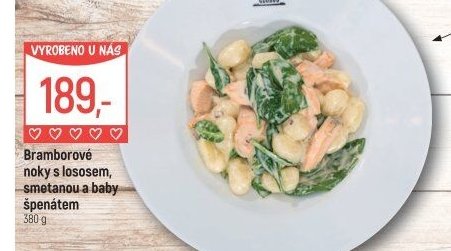 Bramborové noky s lososem, smetanou a baby špenátem