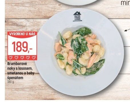 Bramborové noky s lososem, smetanou a baby špenátem