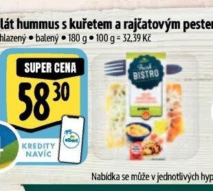 Salát hummus s kuřetem a rajčatovým pestem