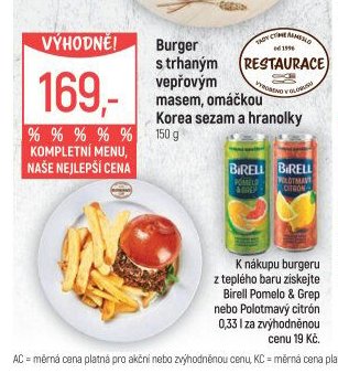 Burger s trhaným vepřovým masem, omáčkou Korea sezam a hranolky