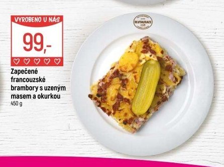 Zapečené francouzské brambory s uzeným masem a okurkou
