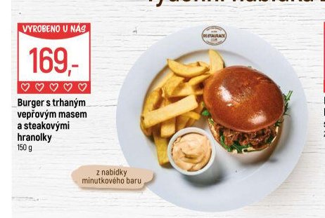 Burger s trhaným vepřovým masem a steakovými hranolky