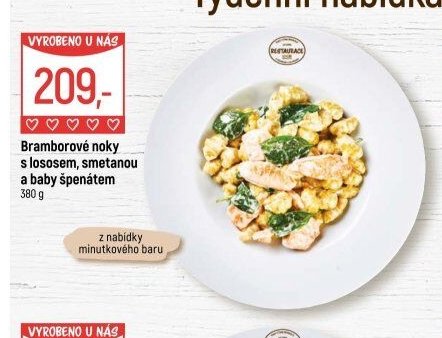 Bramborové noky s lososem, smetanou a baby špenátem