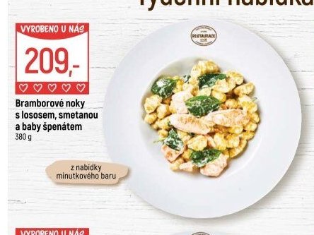 Bramborové noky s lososem, smetanou a baby špenátem