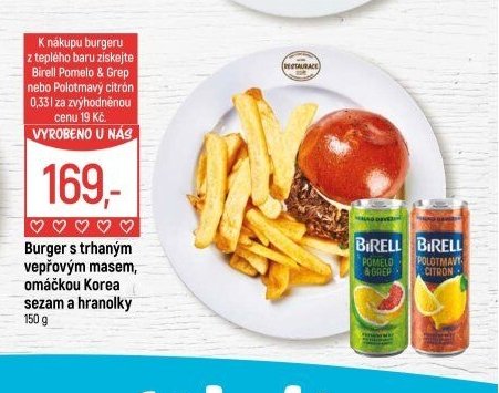 Burger s trhaným vepřovým masem, omáčkou Korea sezam a hranolky