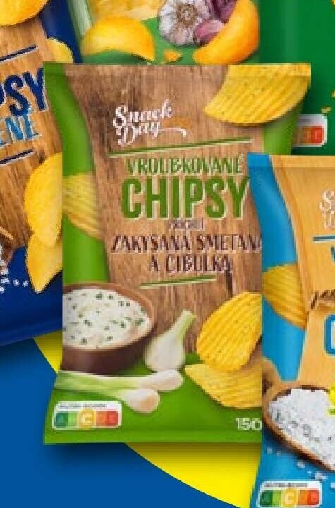 Snack Day Vroubkované chipsy zakysaná smetana a cibulka