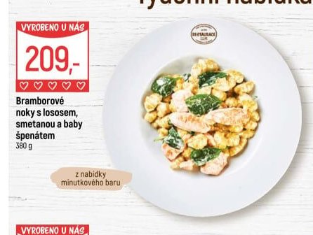 Bramborové noky s lososem, smetanou a baby špenátem