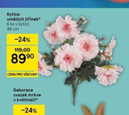 Kytice umělých jiřinek