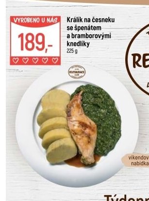 Králík na česneku se špenátem a bramborovými knedlíky