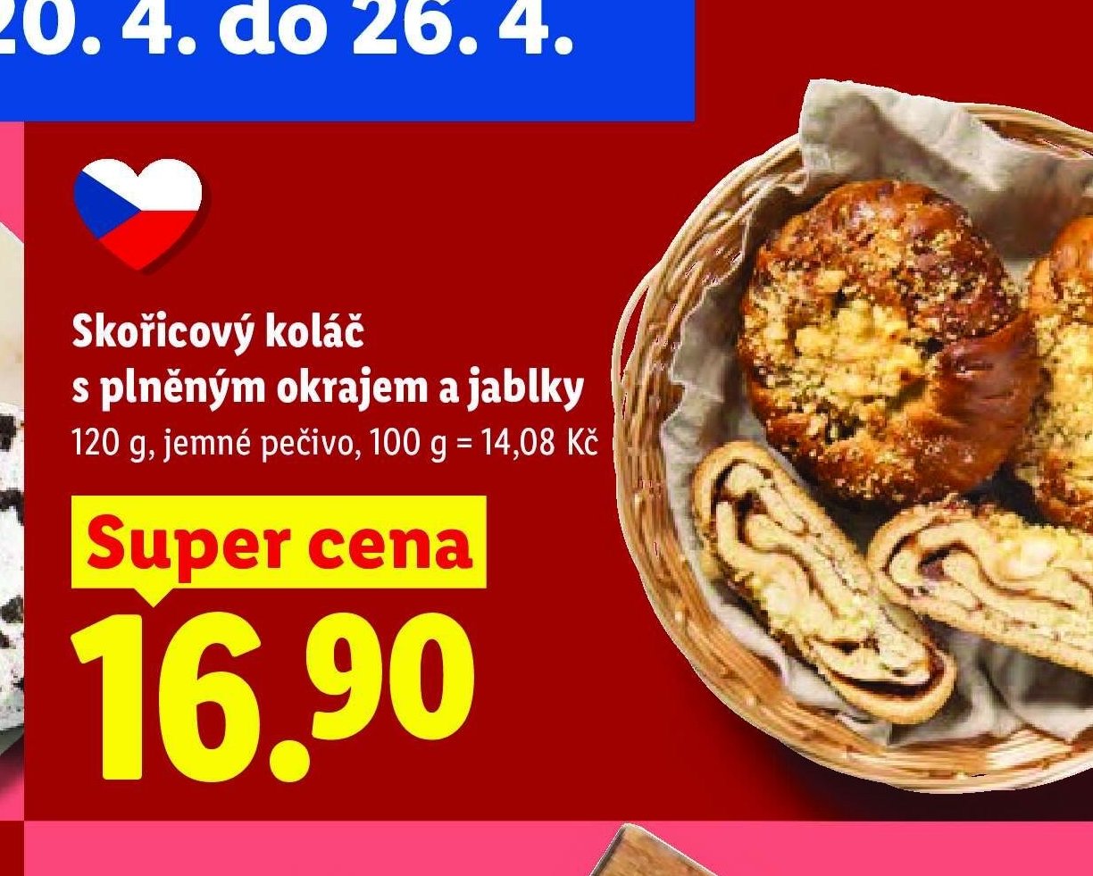 Skořicový koláč s plněným okrajem a jablky