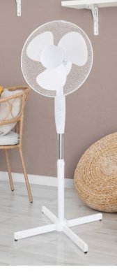VÝŠKOVĚ NASTAVITELNÝ OTOČNÝ STOJANOVÝ VENTILÁTOR BÍLÝ - OBI akcniletaky.com