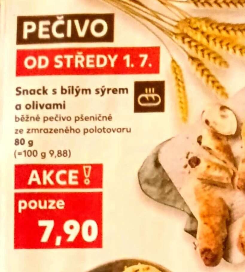 Snack s bílým sýrem a olivami