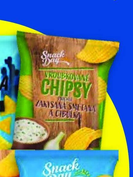 Snack Day Vroubkované chipsy zakysaná smetana a cibulka
