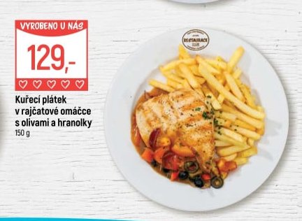 Kuřecí plátek v rajčatové omáčce s olivami a hranolky
