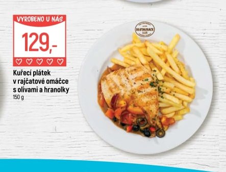 Kuřecí plátek v rajčatové omáčce s olivami a hranolky
