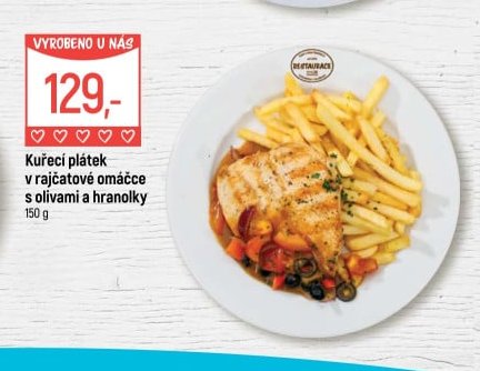 Kuřecí plátek v rajčatové omáčce s olivami a hranolky